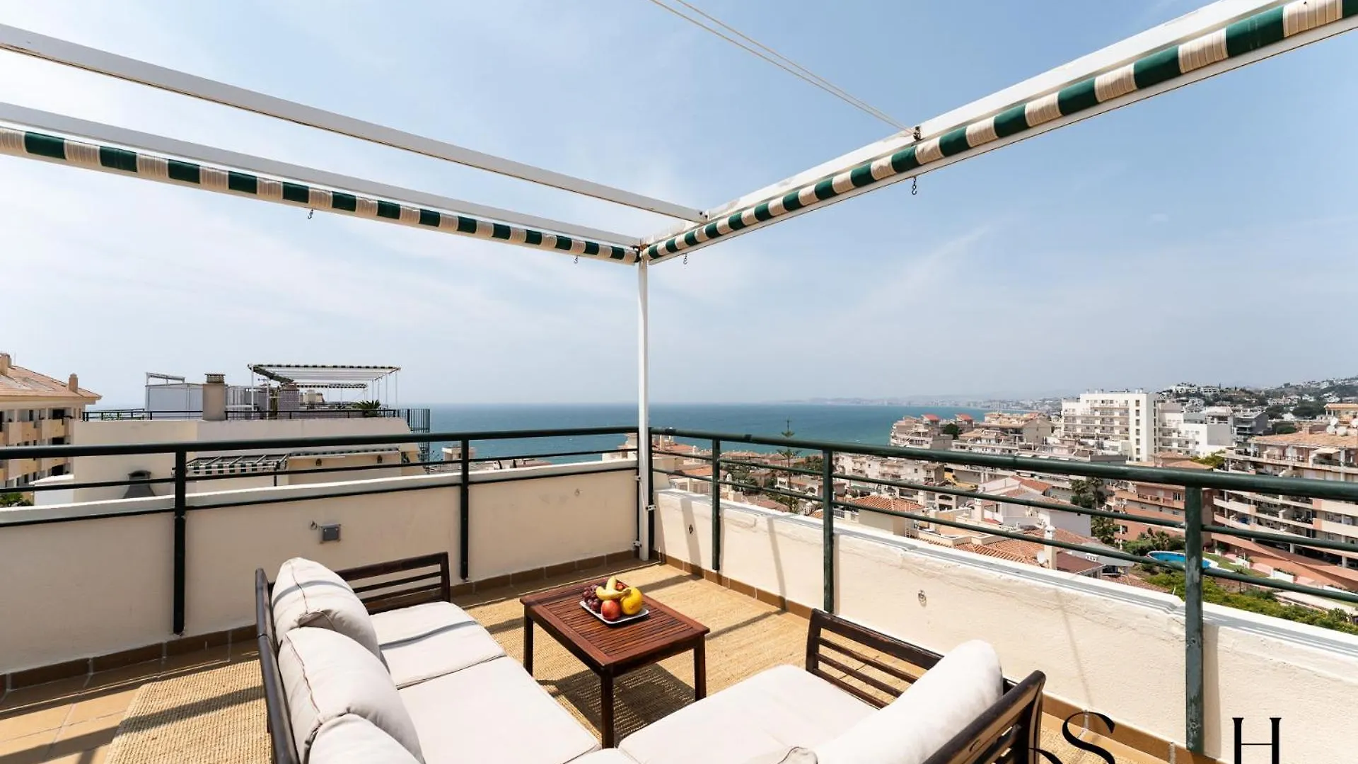 アパート Terrace Of Paradise, 3 Bed Duplex, Bbq, Views, Pool, Parking ベナルマデナ